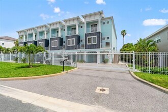 11715 1st St E in Treasure Island, FL - Building Photo - Building Photo