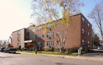 Greenwood Oaks in Hartford, CT - Foto de edificio - Building Photo