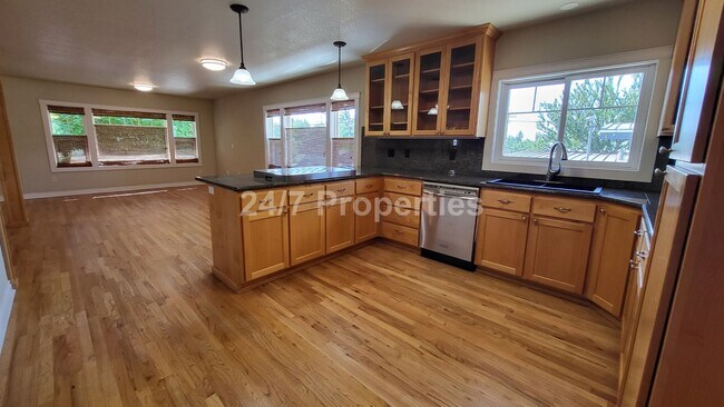 7307 SW Capitol Hwy in Portland, OR - Building Photo - Building Photo