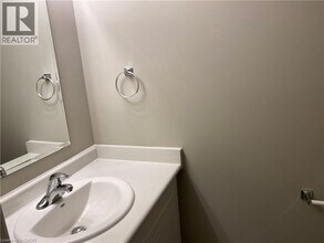 4 Wheat Ln. in Kitchener, ON - Building Photo - Building Photo