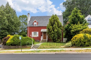 83 Chelsea Rd in Clifton, NJ - Building Photo