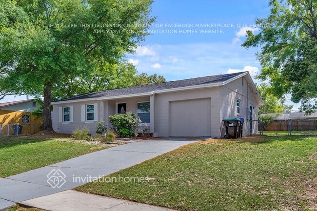 7010 Lake Long Dr in Orlando, FL - Building Photo - Building Photo