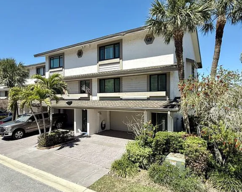 160 Marina Del Rey Ct in Clearwater, FL - Foto de edificio