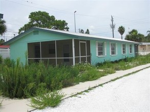 Cottages at Redfish Cove in Englewood, FL - Building Photo - Building Photo