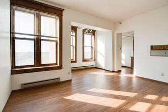 Block 6 Apartments in Fargo, ND - Foto de edificio - Building Photo