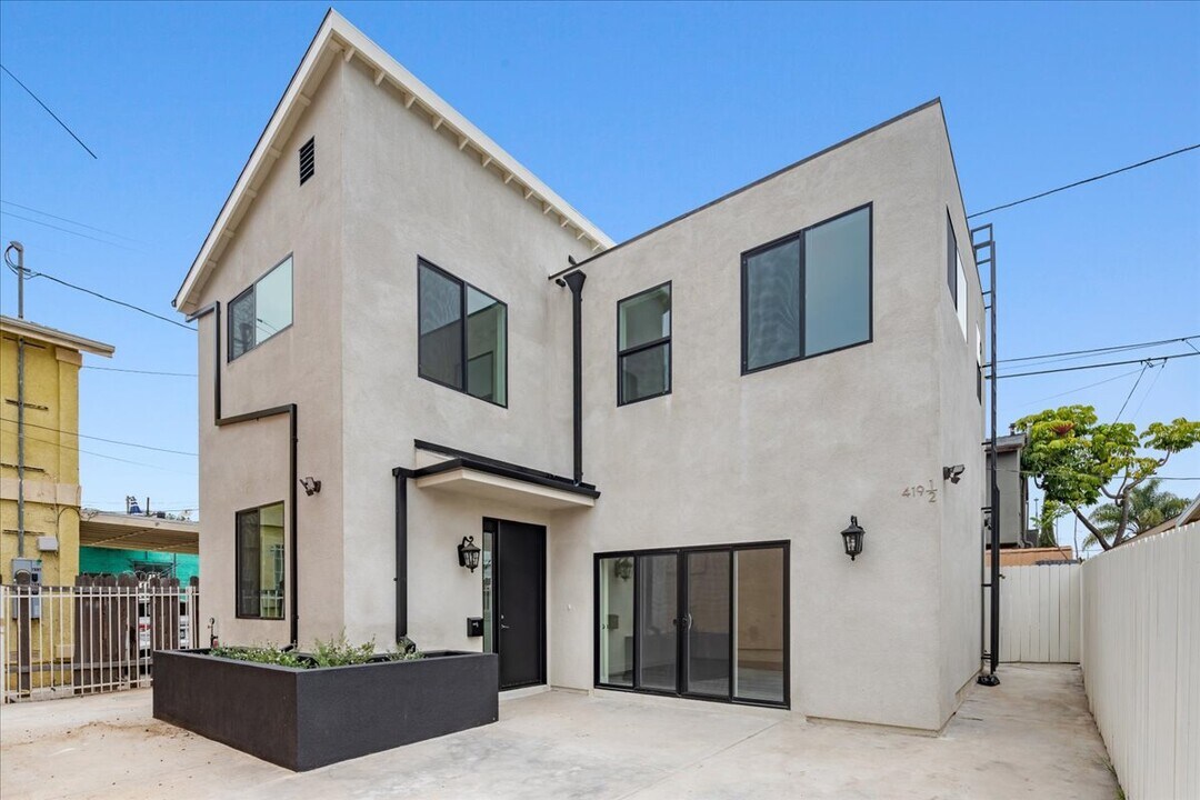 419 N Lorena St, Unit 419 Top Unit in Los Angeles, CA - Building Photo