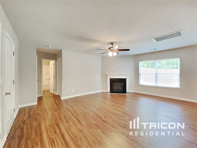 1756 Pinnacle Oaks Dr in Rural Hall, NC - Foto de edificio - Building Photo