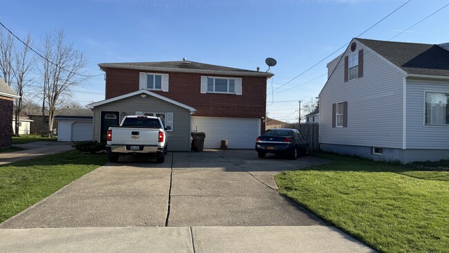 155 Evergreen Pl, Unit 155 Evergreen Upper in Buffalo, NY - Foto de edificio - Building Photo