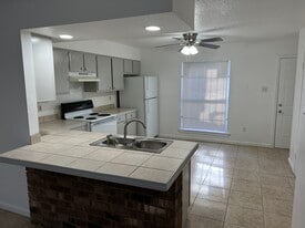 7825 Read Blvd in New Orleans, LA - Building Photo