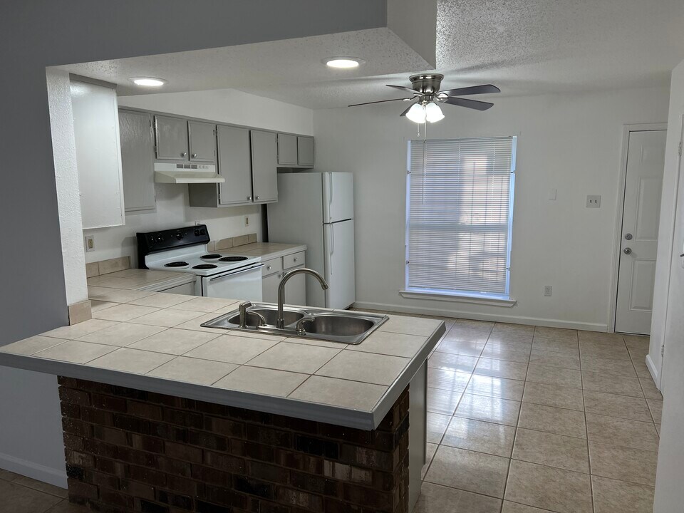 7825 Read Blvd in New Orleans, LA - Building Photo