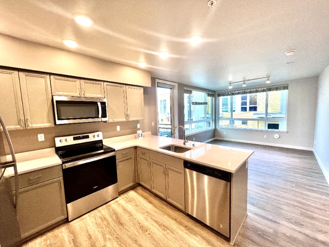 2330 Yakima Ct, Unit E204 in Tacoma, WA - Foto de edificio - Building Photo