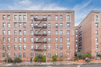 1702 Carroll St in Brooklyn, NY - Foto de edificio - Building Photo
