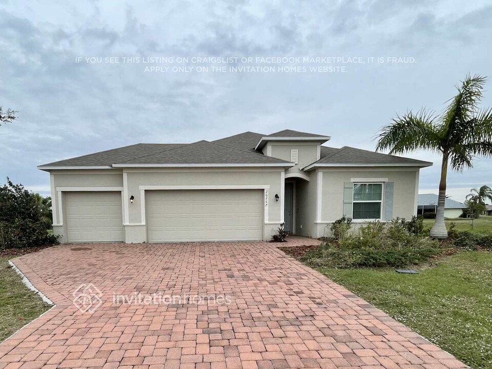 26207 Mindanao Ln in Punta Gorda, FL - Building Photo