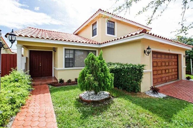 15155 NW 88th Ct in Hialeah, FL - Foto de edificio - Building Photo