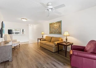 117 Wading Bird Cir, Unit A 102 in Naples, FL - Foto de edificio - Building Photo