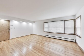 9032 N Churchill Cir in Niles, IL - Building Photo - Building Photo