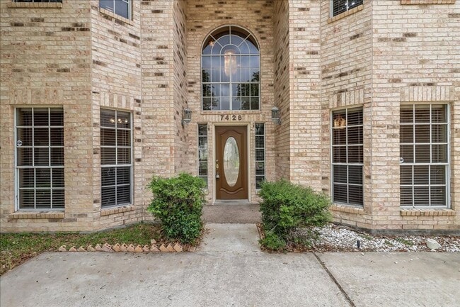7426 Lake Travis Dr in Corpus Christi, TX - Building Photo - Building Photo