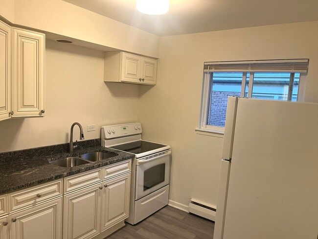 627 S Blanchard St in Wheaton, IL - Building Photo - Building Photo