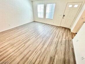 9916 Bumblebee Hls St in Las Vegas, NV - Building Photo - Building Photo