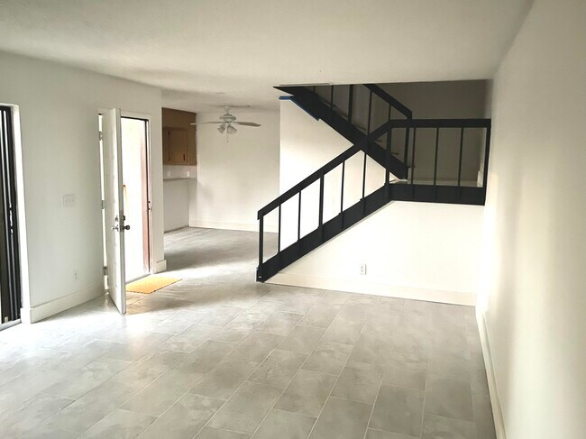 2470 Waterside Dr in Lake Worth Beach, FL - Building Photo - Building Photo