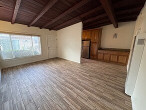 1422 Manhattan Beach Blvd, Unit 1422 in Manhattan Beach, CA - Building Photo - Building Photo