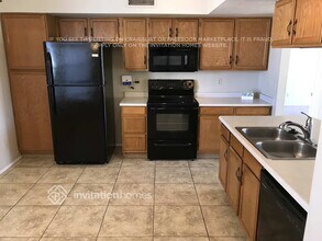 8833 W Windsor Ave in Phoenix, AZ - Foto de edificio - Building Photo