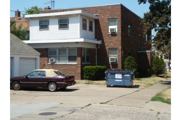 Bagatelas Apartments in East Moline, IL - Building Photo - Building Photo