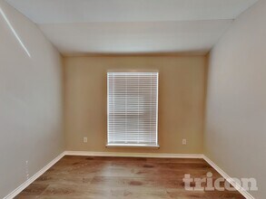 223 Troy Ln in Red Oak, TX - Foto de edificio - Building Photo