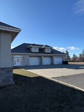 3315 NW Canal Blvd in Redmond, OR - Building Photo - Building Photo