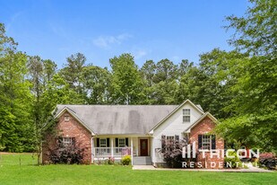 475 Jenkinsburg Rd in Griffin, GA - Building Photo