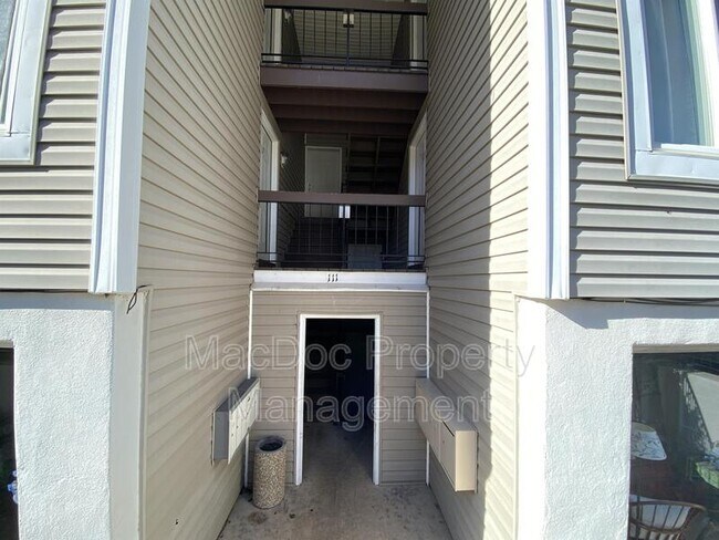 111 Berry St in Orange, VA - Foto de edificio - Building Photo