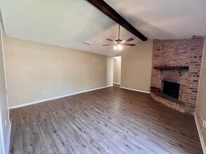 1650 Shirley Cir in Beaumont, TX - Foto de edificio - Building Photo