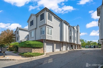 2910 Jesse Way in Piscataway, NJ - Building Photo - Building Photo