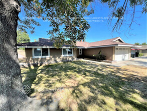 6237 Eucalyptus Dr in Highland, CA - Building Photo - Building Photo