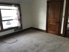 404 N Main St, Unit #3 in Mt. Pleasant, MI - Building Photo - Building Photo