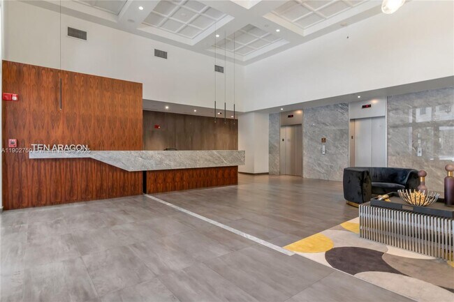 10 Aragon Ave in Coral Gables, FL - Building Photo - Building Photo