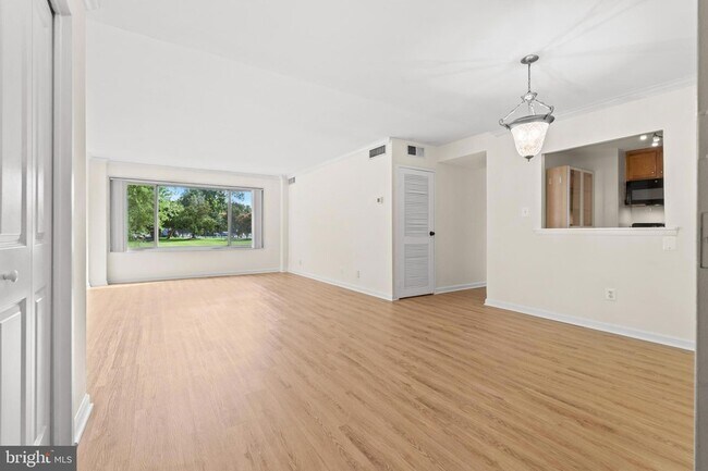 10570 Main St in Fairfax, VA - Building Photo - Building Photo