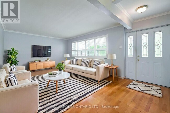 property at 14 Woodridge Ct