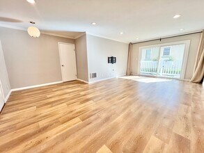 363 Newport Ave in Long Beach, CA - Foto de edificio - Building Photo