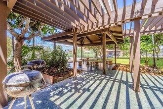 2714 Kahoaloha Ln in Honolulu, HI - Foto de edificio - Building Photo