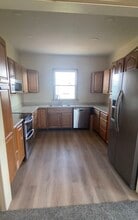 105 Wapak St, Unit Suite #2 in Wapakoneta, OH - Foto de edificio - Building Photo