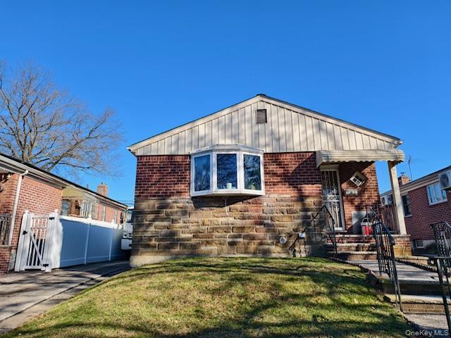 property at 58-27-58208 208th St