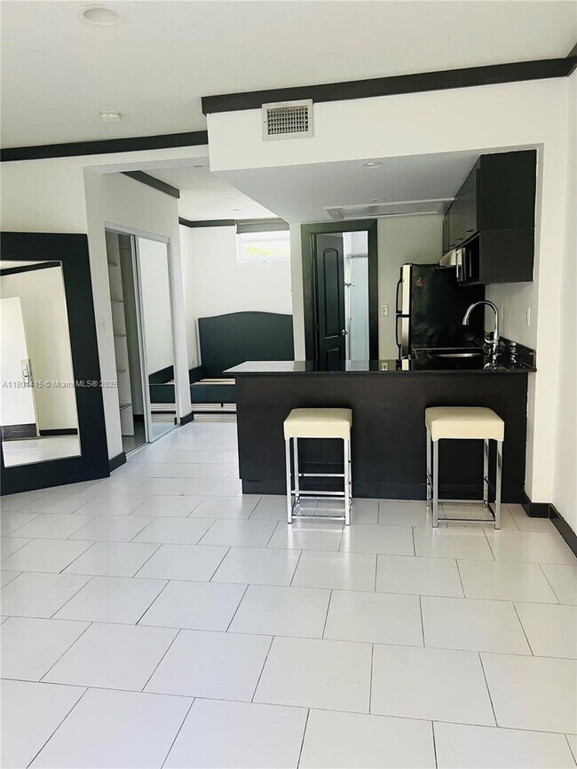 1545 Drexel Ave in Miami Beach, FL - Building Photo - Building Photo