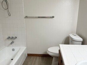 17200 Newhope St in Fountain Valley, CA - Building Photo - Building Photo