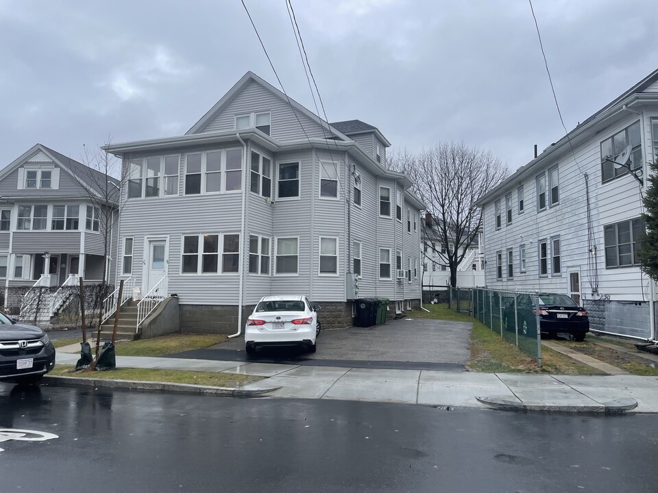 234 Boylston St, Unit 2 in Watertown, MA - Foto de edificio