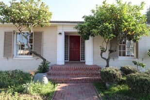 326 E Camino Colegio in Santa Maria, CA - Building Photo