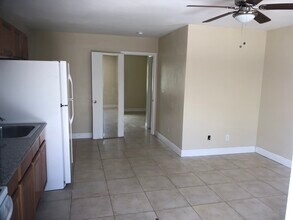 2440-2442 Jackson St, Unit 2442-C in Hollywood, FL - Building Photo - Building Photo