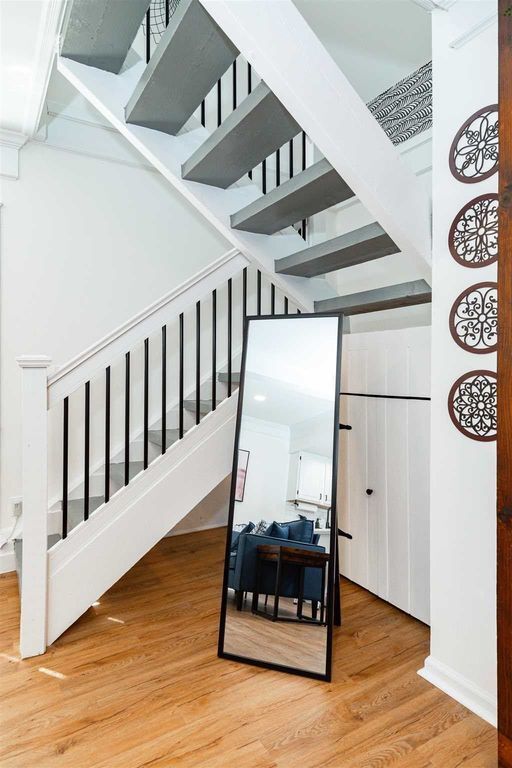 48 Columbia St, Unit The Loft, Unit The Loft