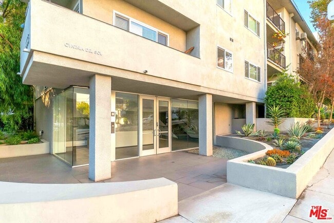 9005 Cynthia St in West Hollywood, CA - Building Photo - Building Photo