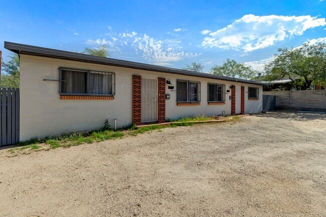 1131 E Lee St in Tucson, AZ - Building Photo - Building Photo